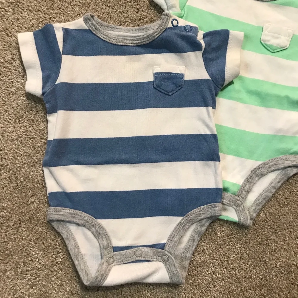 🍓5/$5!! Bundle of 2 Onesies
